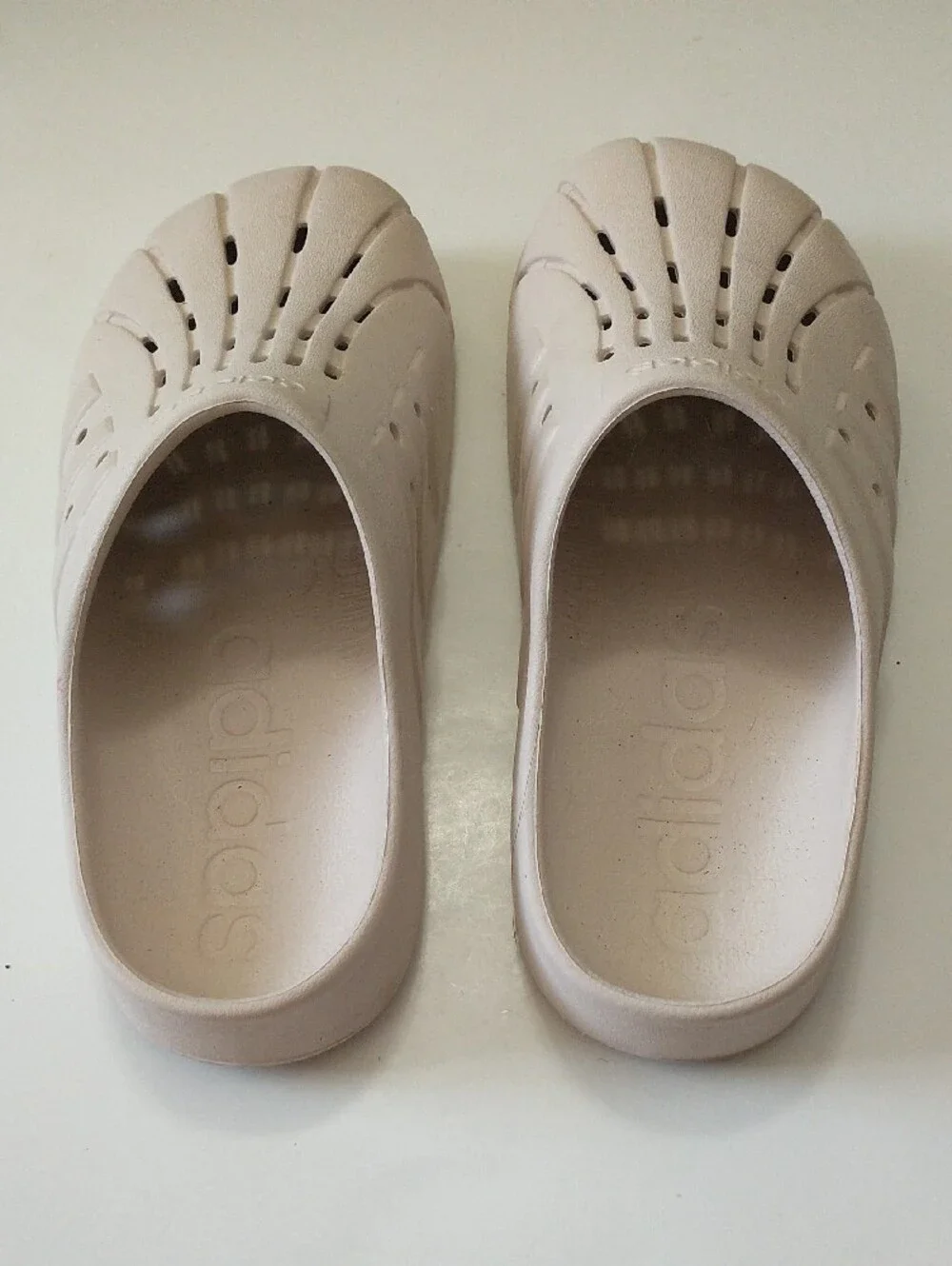 Adidas Vented Men's/Big Kids Clog Slides in Light Pink. SIZE M6, W7, EU39, UK6